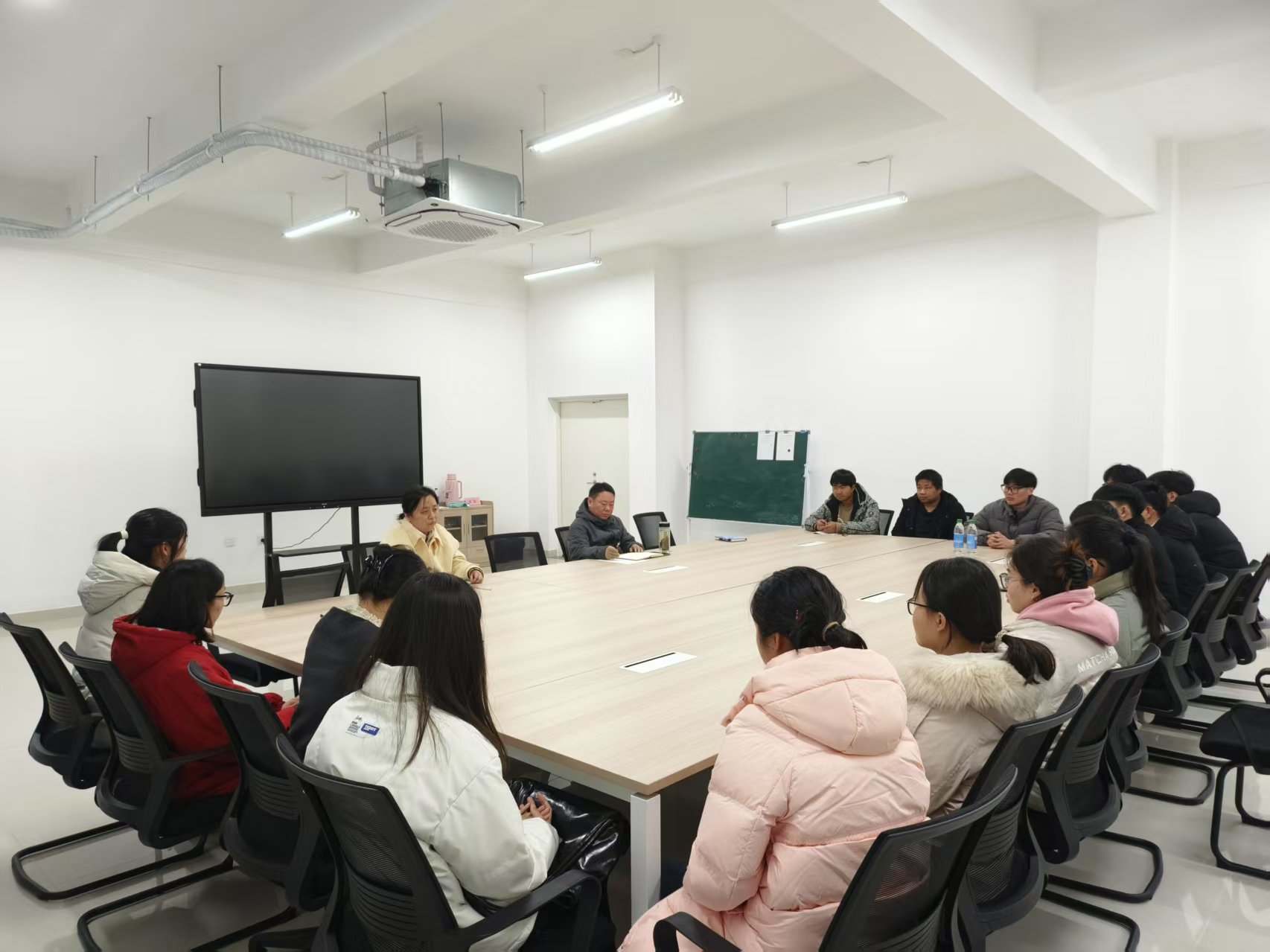 1741160895275310.jpg